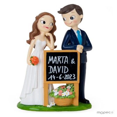 FIGURA PASTEL NOVIOS CON CARTEL PIZARRA